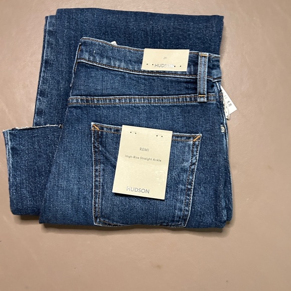 Hudson Jeans NWT Remi High-Rise Straight Split Ankle Jeans - 29x28 or 26x25 - Picture 3 of 9